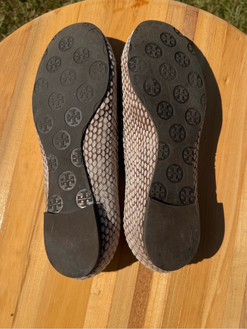 Ladies Tory Burch Taupe Woven Reva Logo Ballet Flats - Picture 7 of 8